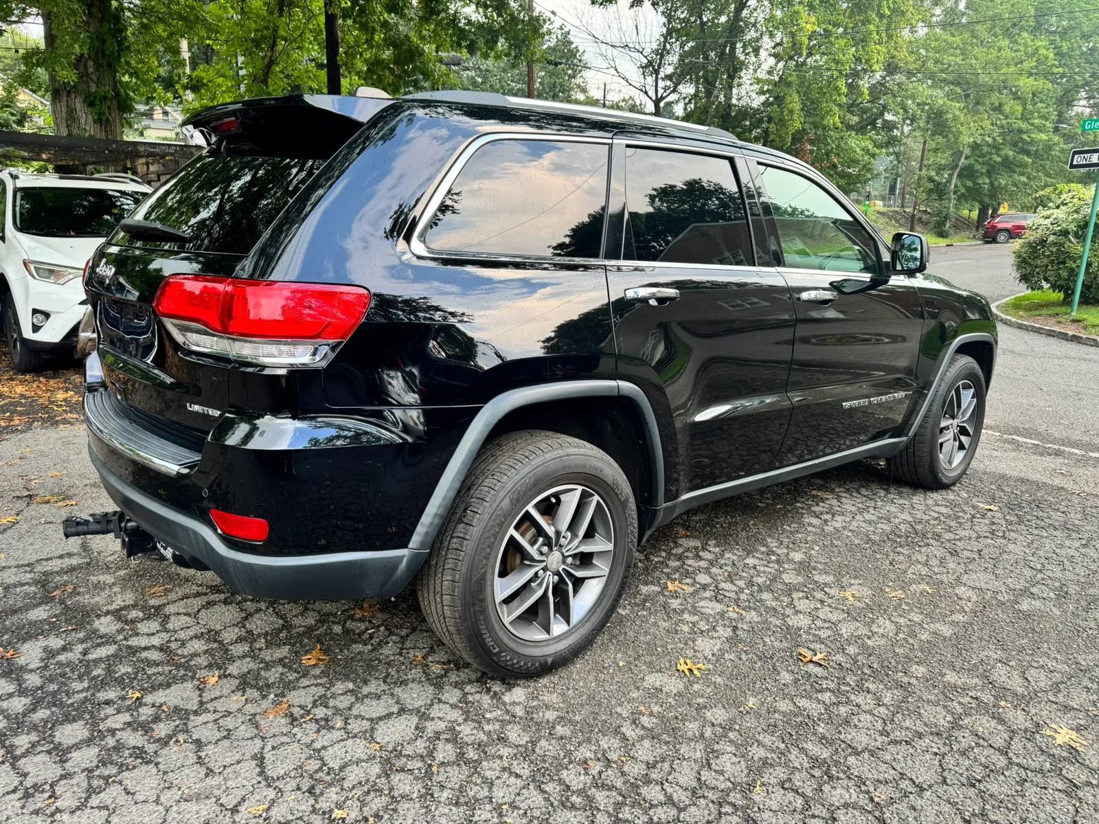 Used 2018 Jeep Grand Cherokee Limited AWD/4WD image 4