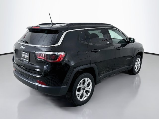 Used 2025 Jeep Compass Latitude AWD/4WD image 7
