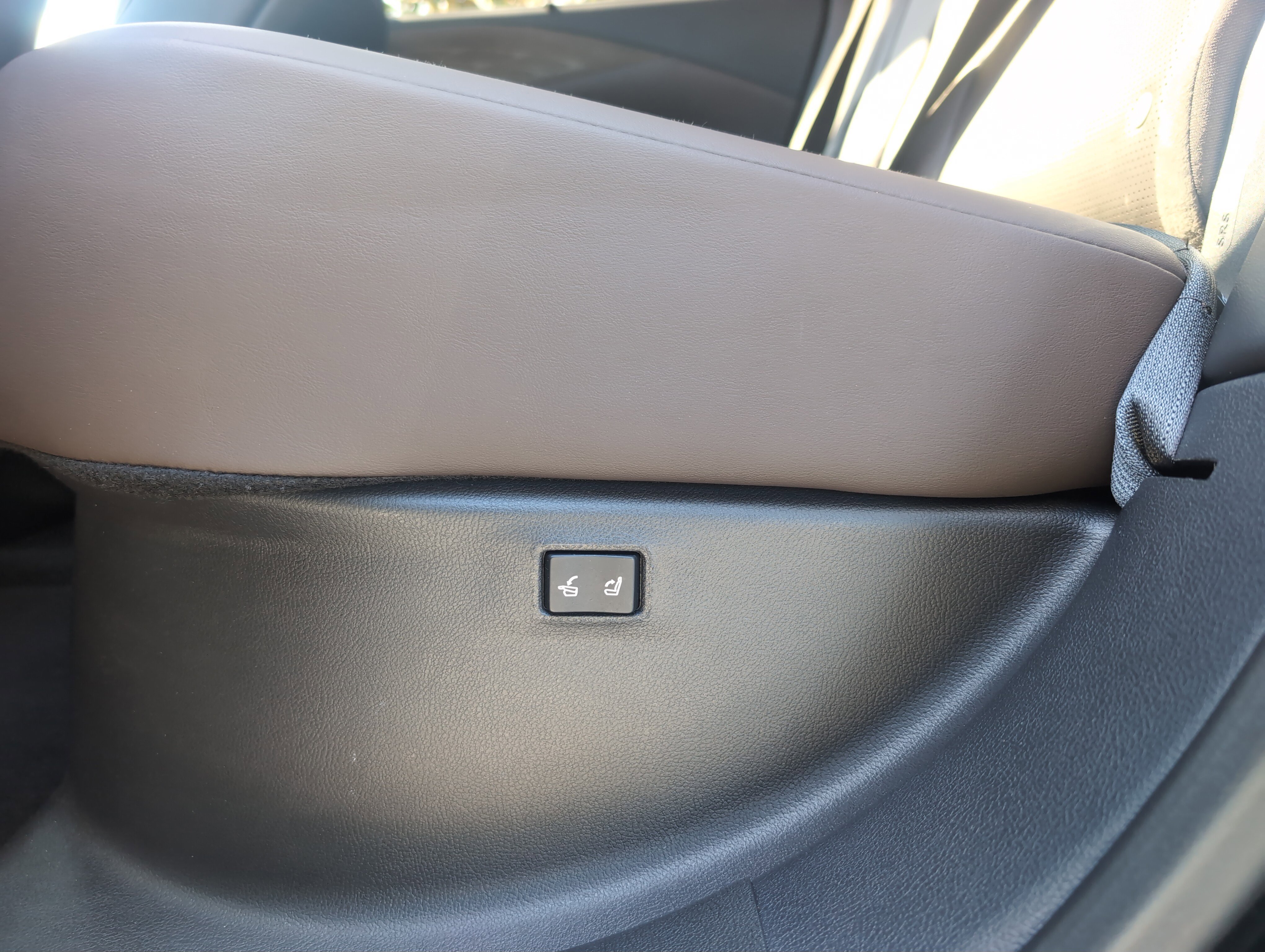 Used 2023 Lexus RX 350 FWD w/ Cold Area Package image 36
