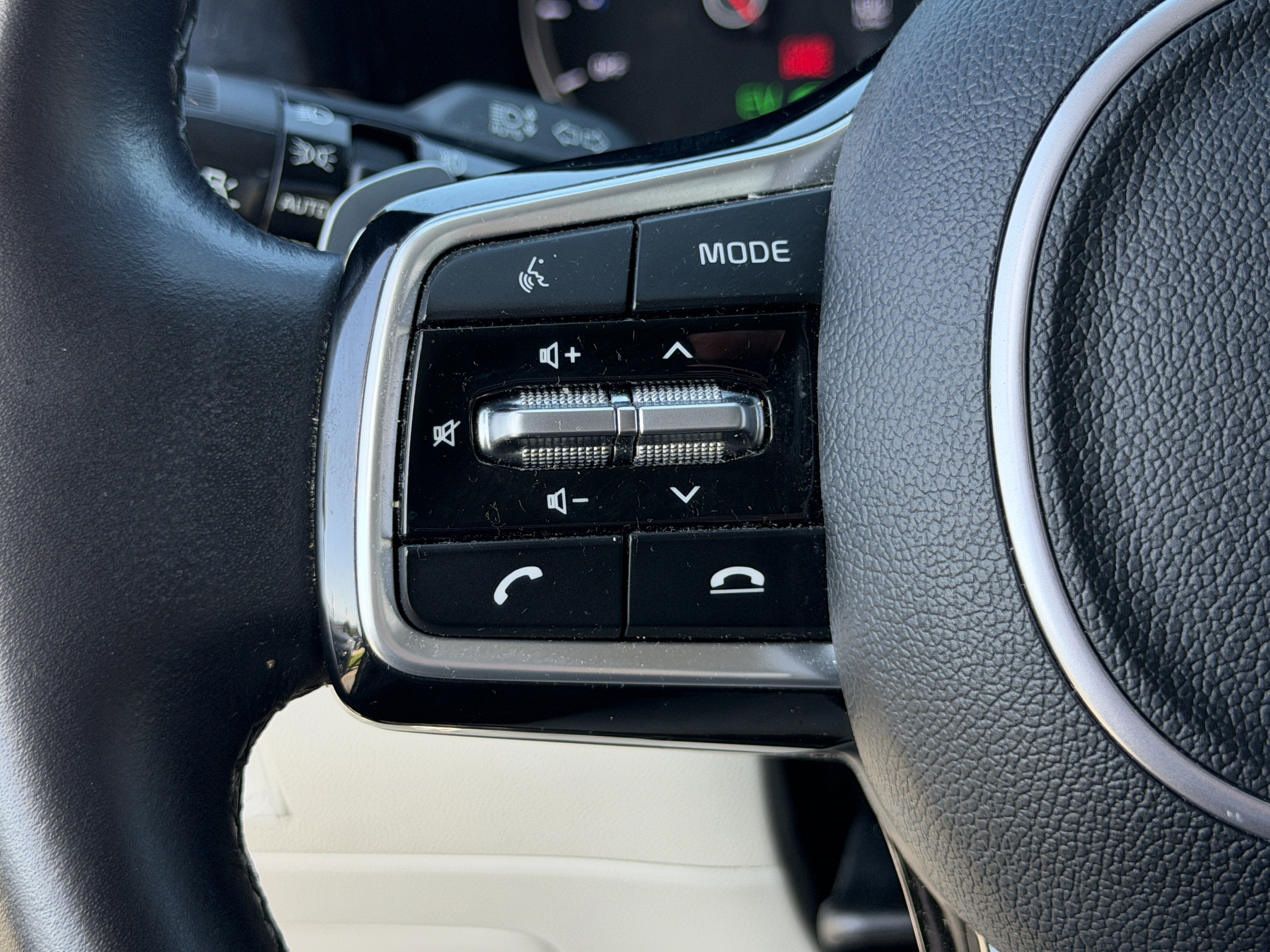 Certified 2023 Kia Sorento EX FWD image 19