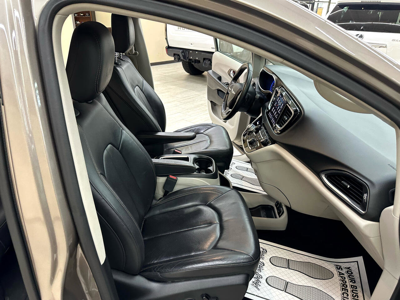 Used 2018 Chrysler Pacifica Touring-L Plus image 45