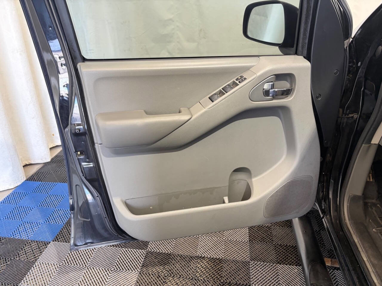 Used 2014 Nissan Frontier SV AWD/4WD image 7