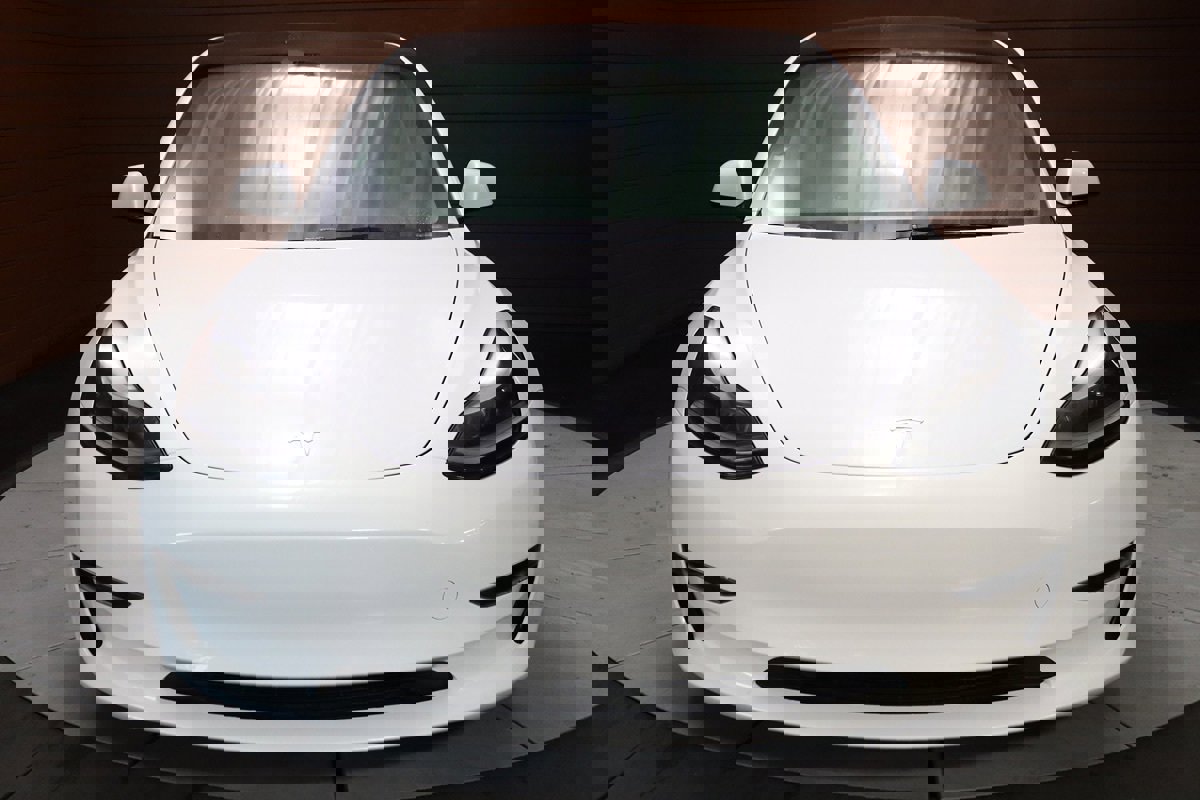 Used 2023 Tesla Model 3 Standard Range image 2