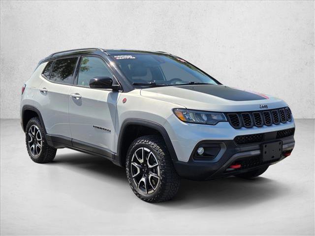 Used 2024 Jeep Compass Trailhawk AWD/4WD image 3
