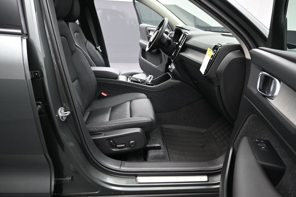 New 2026 Volvo XC40 B5 Plus w/ Protection Package Premier AWD/4WD image 20