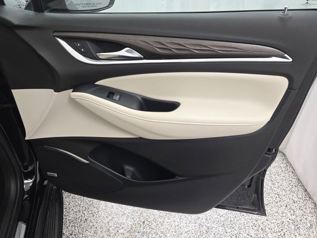 Used 2022 Buick Enclave Avenir w/ Avenir Technology Package image 6