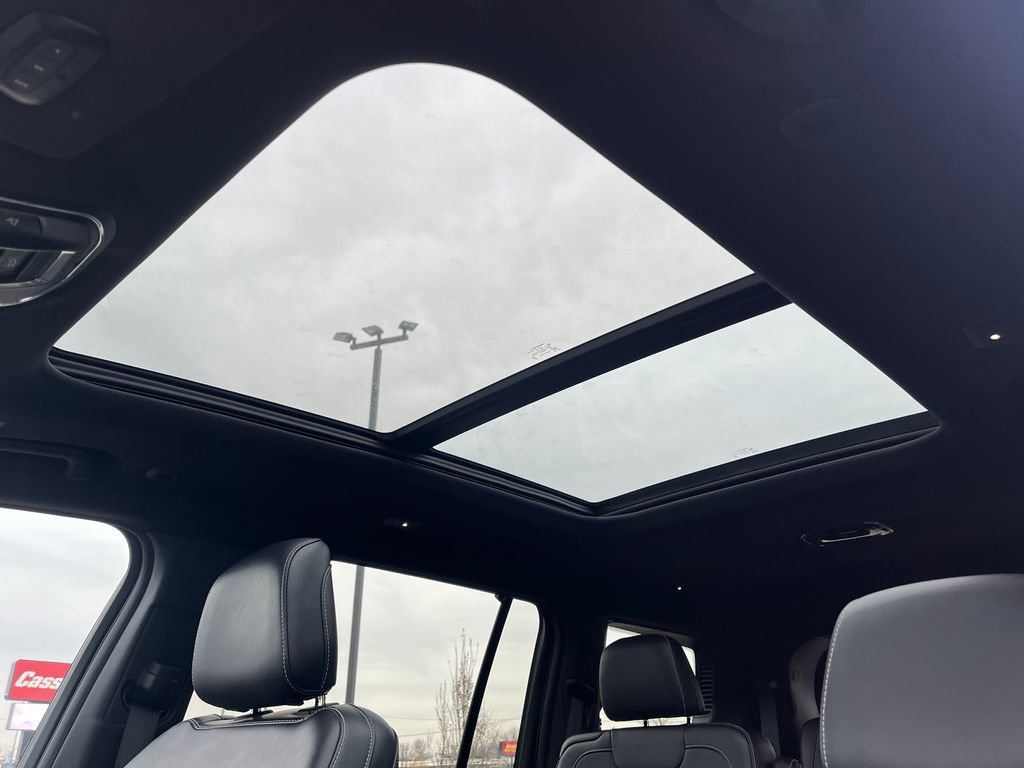 Used 2024 Jeep Grand Cherokee L Limited w/ Luxury Tech Group II image 30