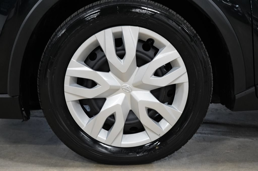 Used 2019 Toyota C-HR LE FWD image 32