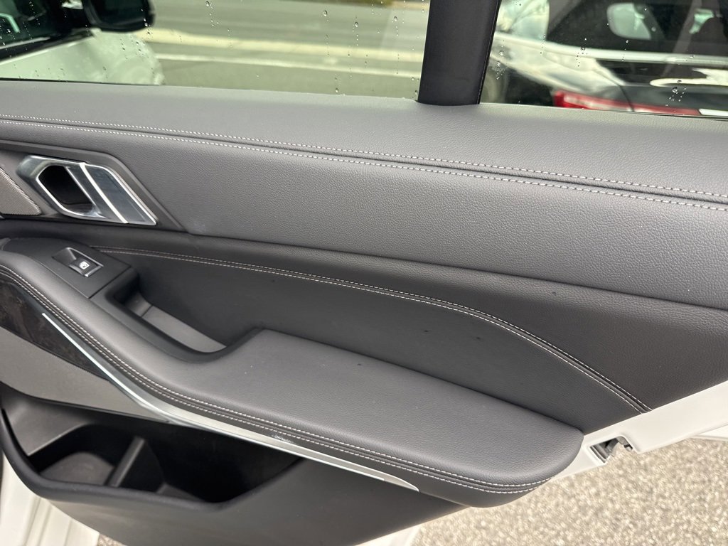 Used 2022 BMW X5 M50i w/ Premium Package image 17
