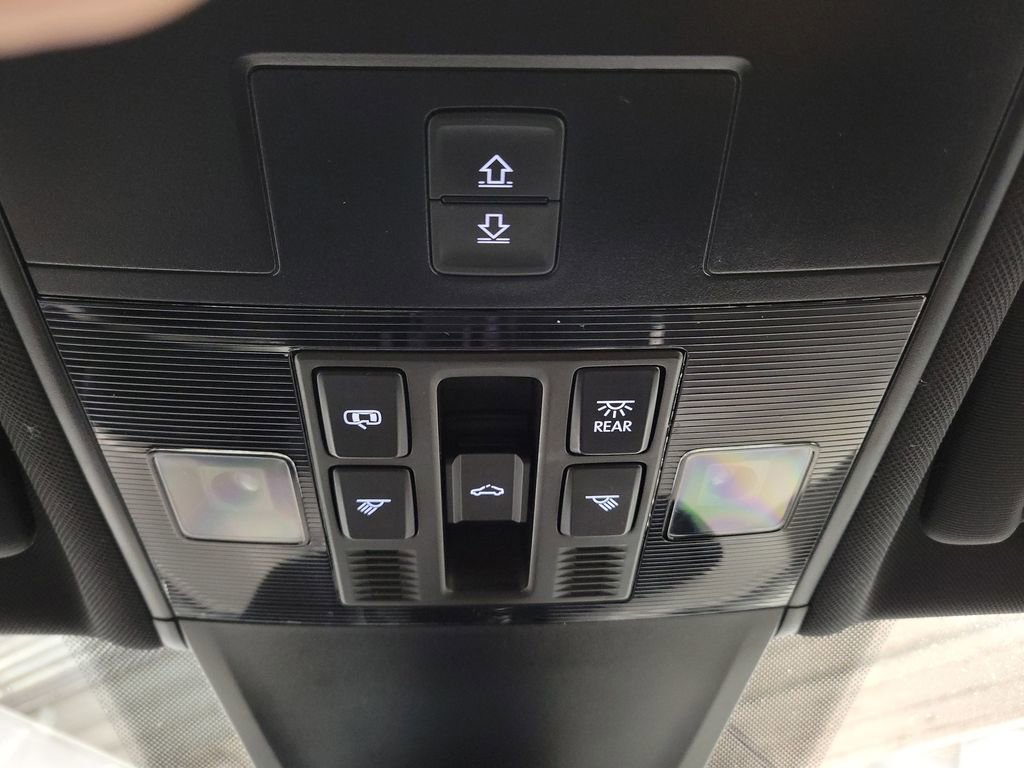 Used 2023 Volkswagen Tiguan SEL R-Line image 22