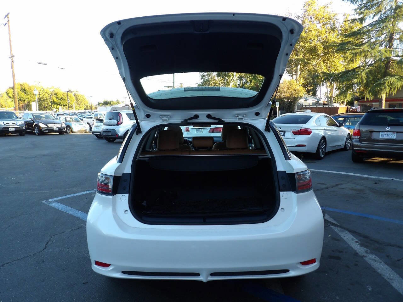 Used 2012 Lexus CT 200h Premium image 11