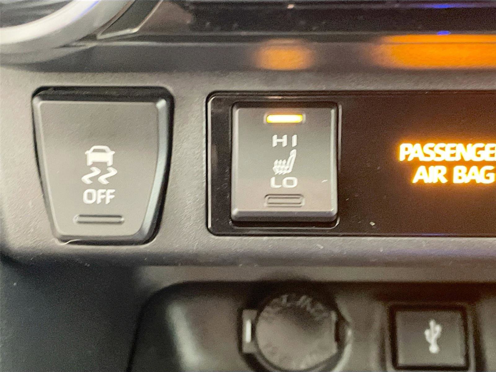 Used 2020 Toyota RAV4 XLE w/ Convenience Package AWD/4WD image 16