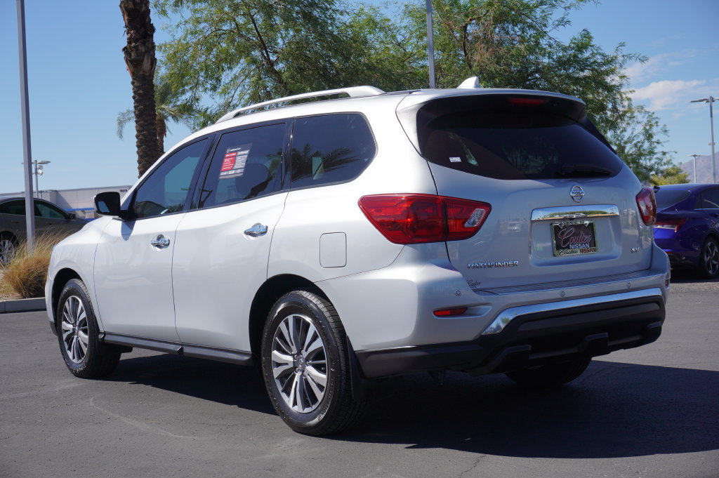 Certified 2020 Nissan Pathfinder SV FWD image 3