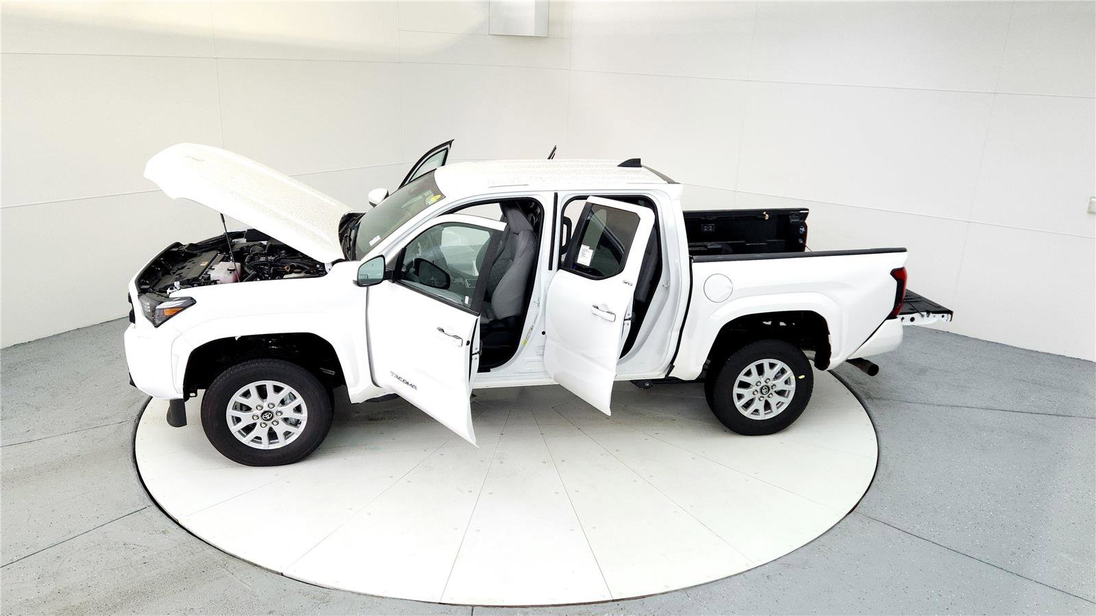 Certified 2025 Toyota Tacoma SR5 image 18