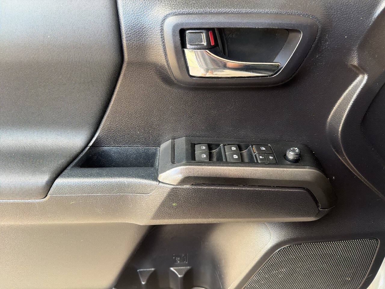 Used 2020 Toyota Tacoma TRD Sport w/ Technology Package RWD image 23