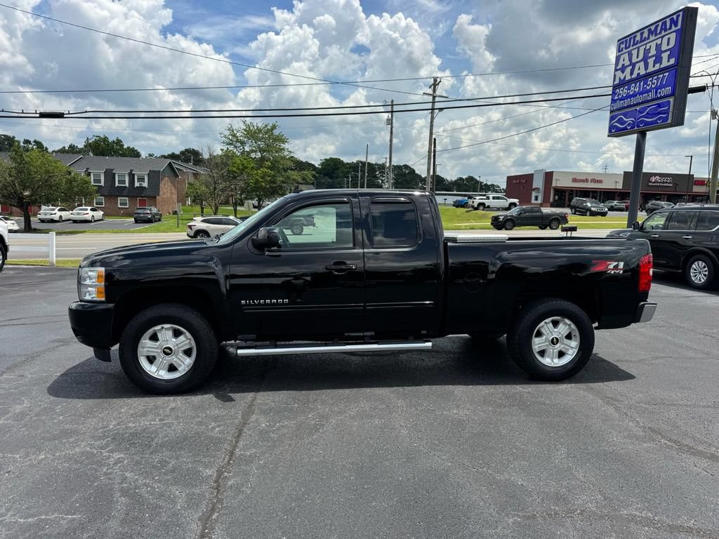 Used 2011 Chevrolet Silverado 1500 LT w/ All-Star Edition AWD/4WD image 2
