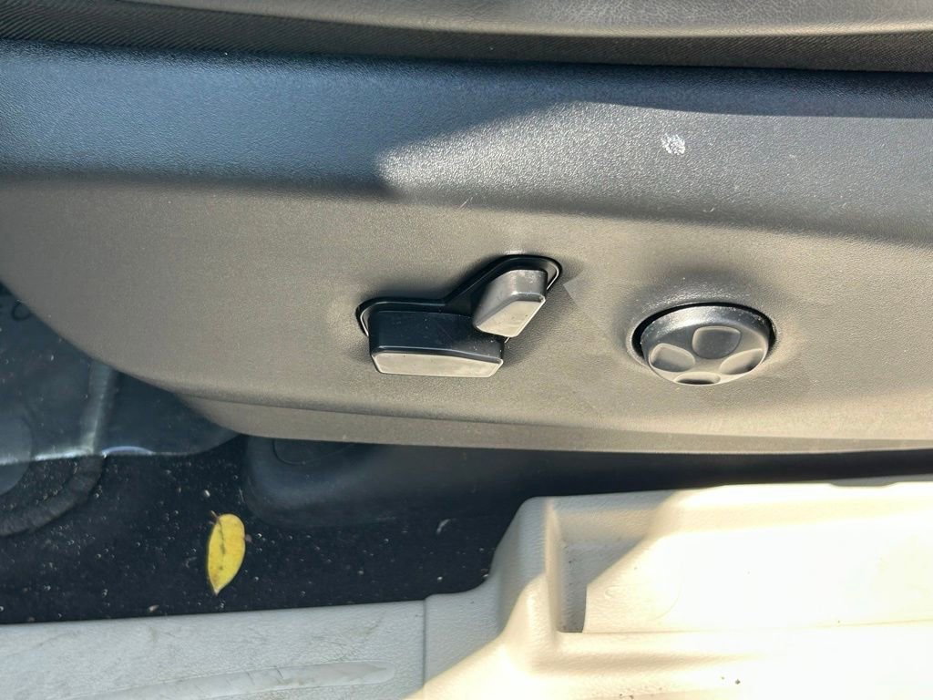 Used 2023 Chrysler Pacifica Touring-L image 17