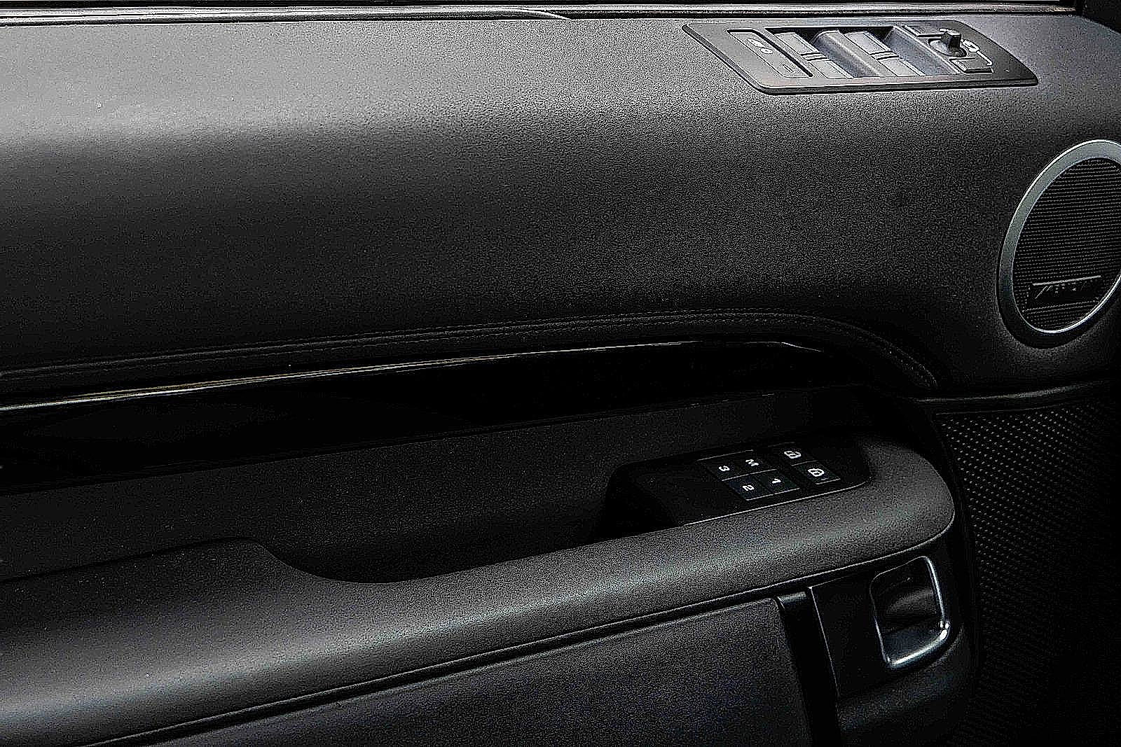 Used 2024 Land Rover Discovery S image 15