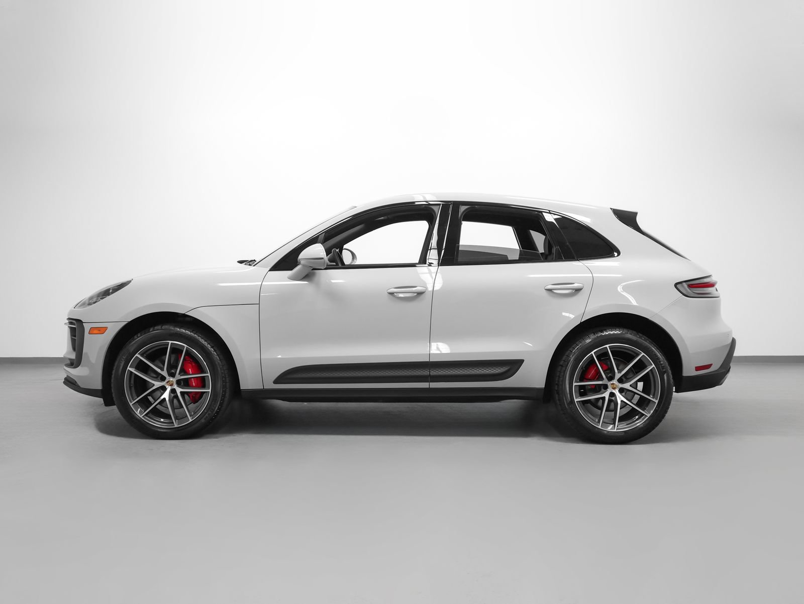 Certified 2024 Porsche Macan S AWD/4WD image 2