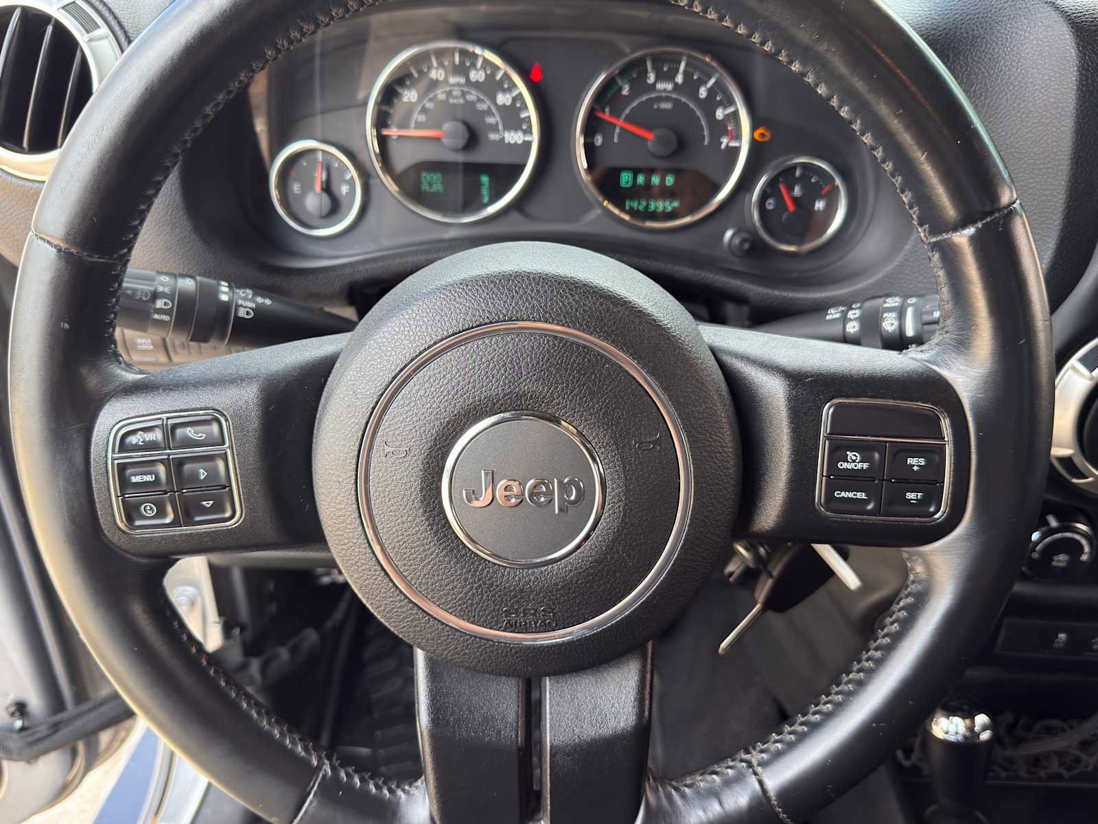 Used 2015 Jeep Wrangler Unlimited Rubicon w/ Connectivity Group AWD/4WD image 14