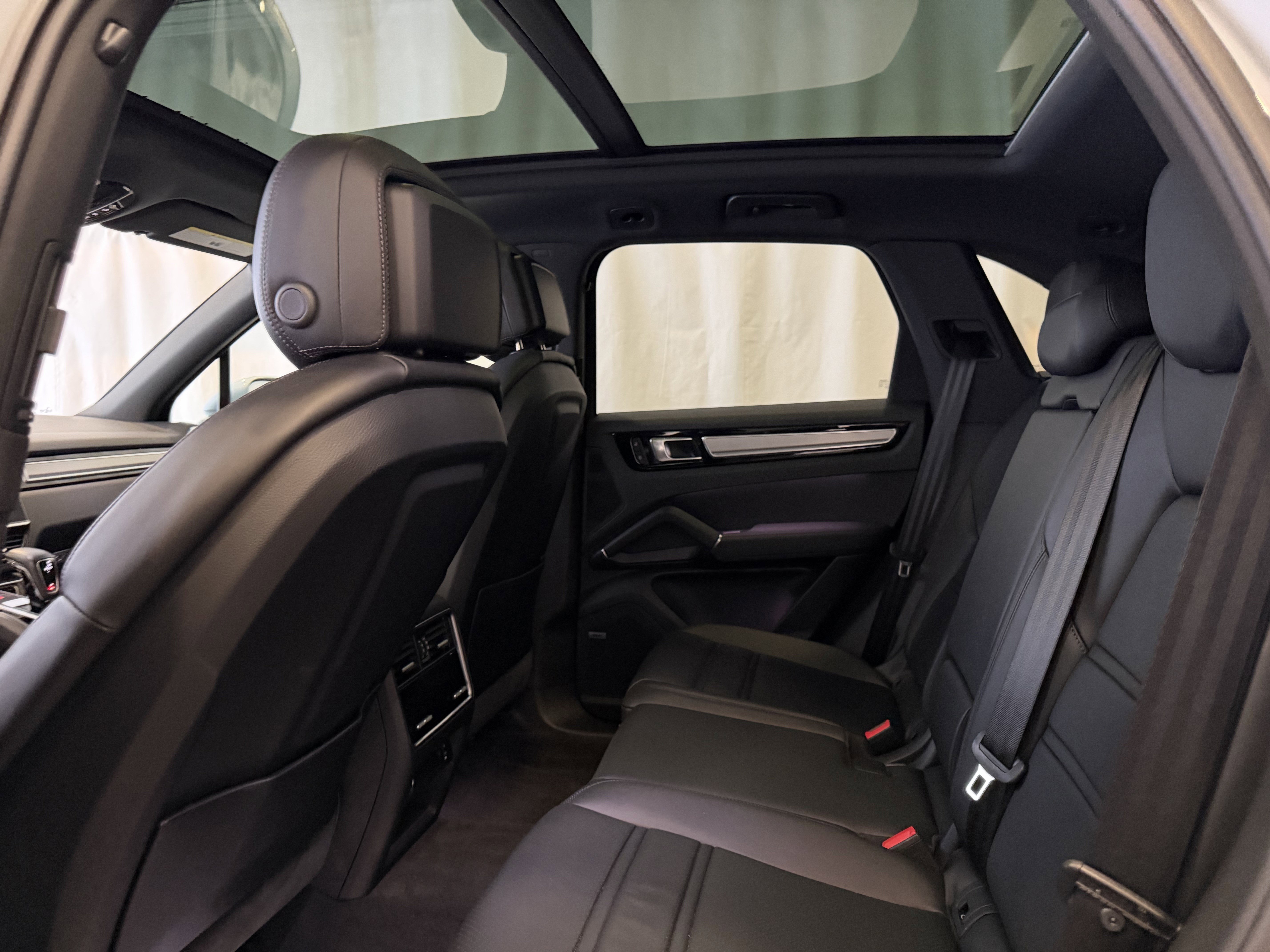 Certified 2022 Porsche Cayenne E-Hybrid image 24