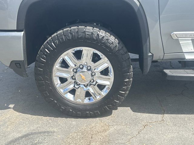 Used 2024 Chevrolet Silverado 2500 High Country w/ High Country Premium Package AWD/4WD image 15