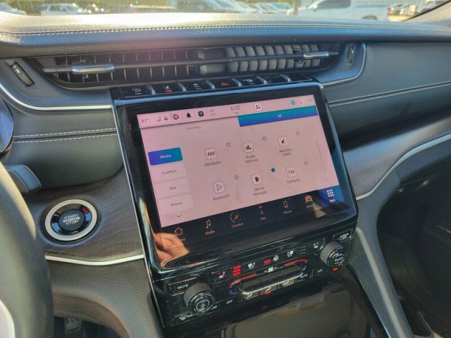 Used 2023 Jeep Grand Cherokee L Limited w/ Luxury Tech Group II image 21