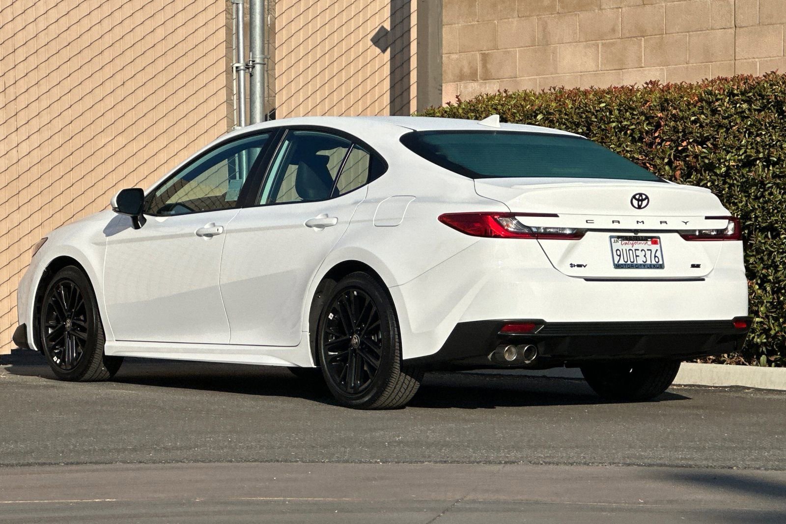 Used 2025 Toyota Camry SE image 6