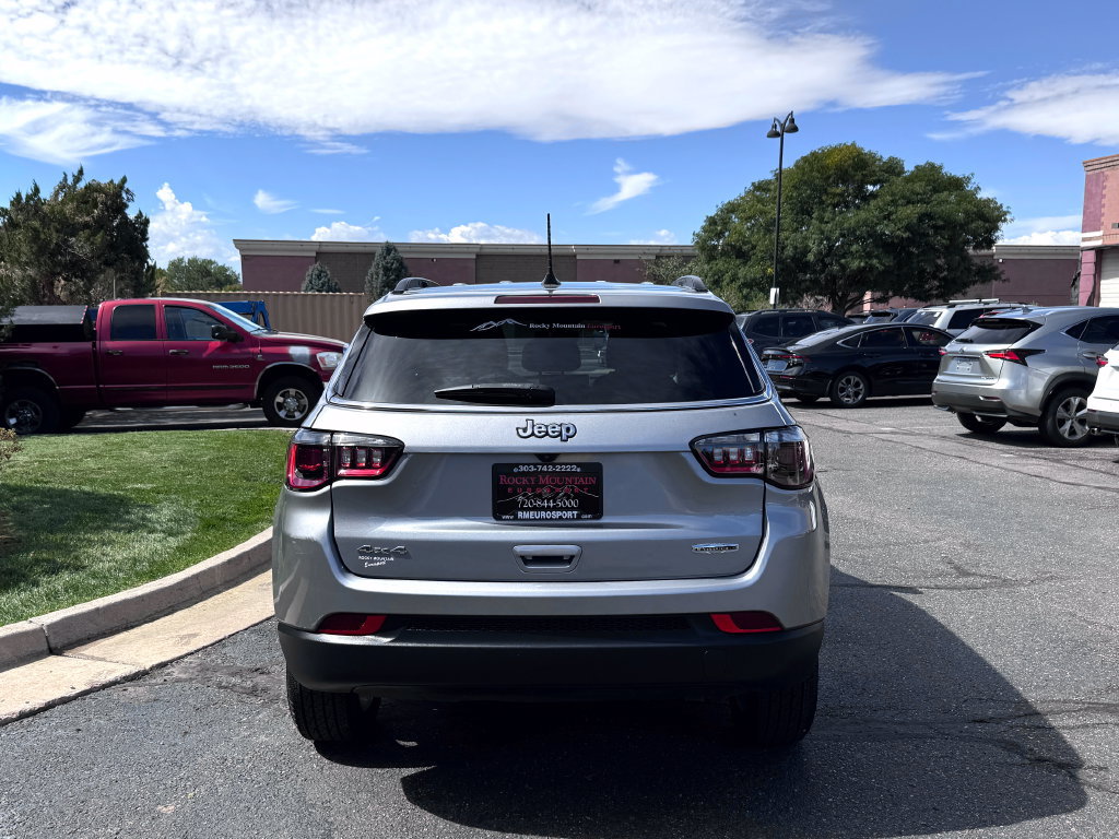 Used 2022 Jeep Compass Latitude w/ Mopar Graphics Package AWD/4WD image 9
