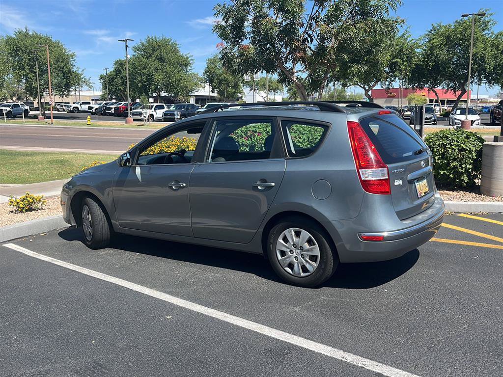 Used 2010 Hyundai Elantra SE w/ Popular Equipment Pkg 2 FWD image 2