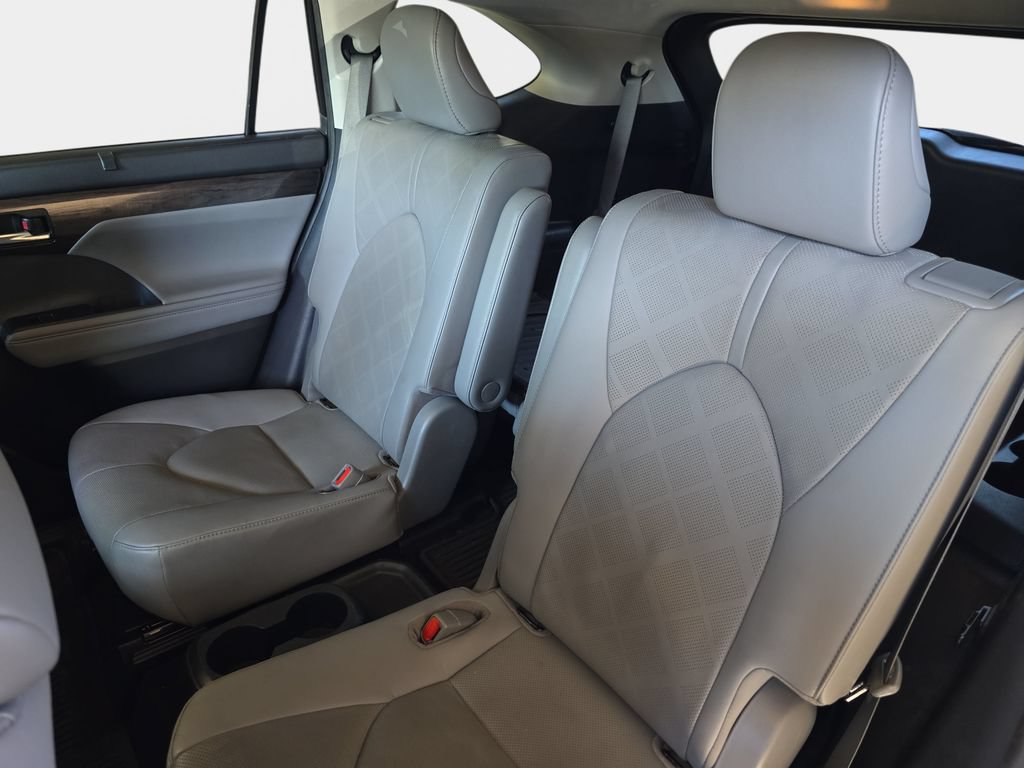Used 2020 Toyota Highlander Platinum AWD/4WD image 16