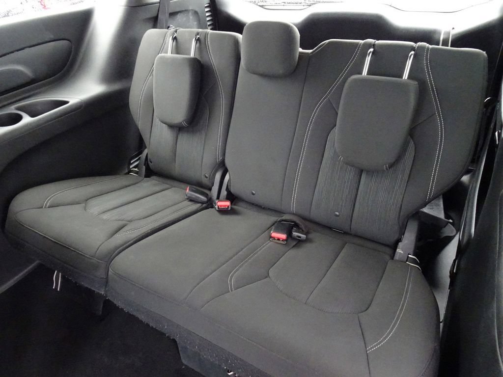 Used 2019 Chrysler Pacifica Touring Plus w/ S Appearance Package FWD image 15