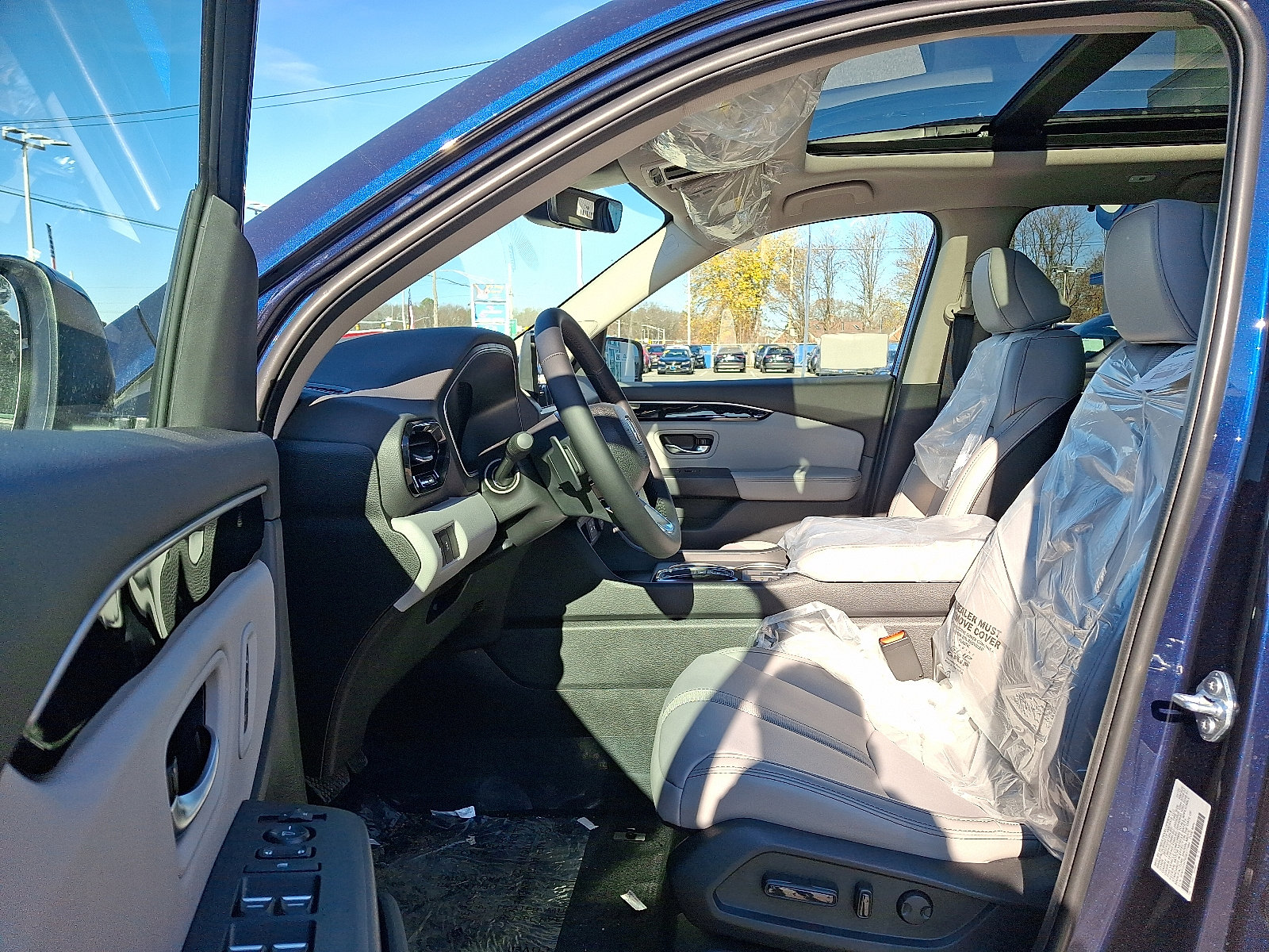 New 2025 Honda Pilot Touring image 6