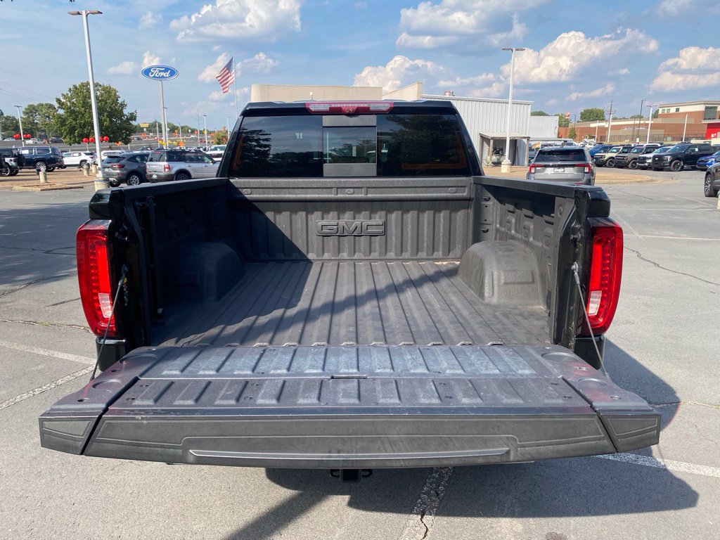 Used 2025 GMC Sierra 1500 AT4 w/ Technology Package AWD/4WD image 9