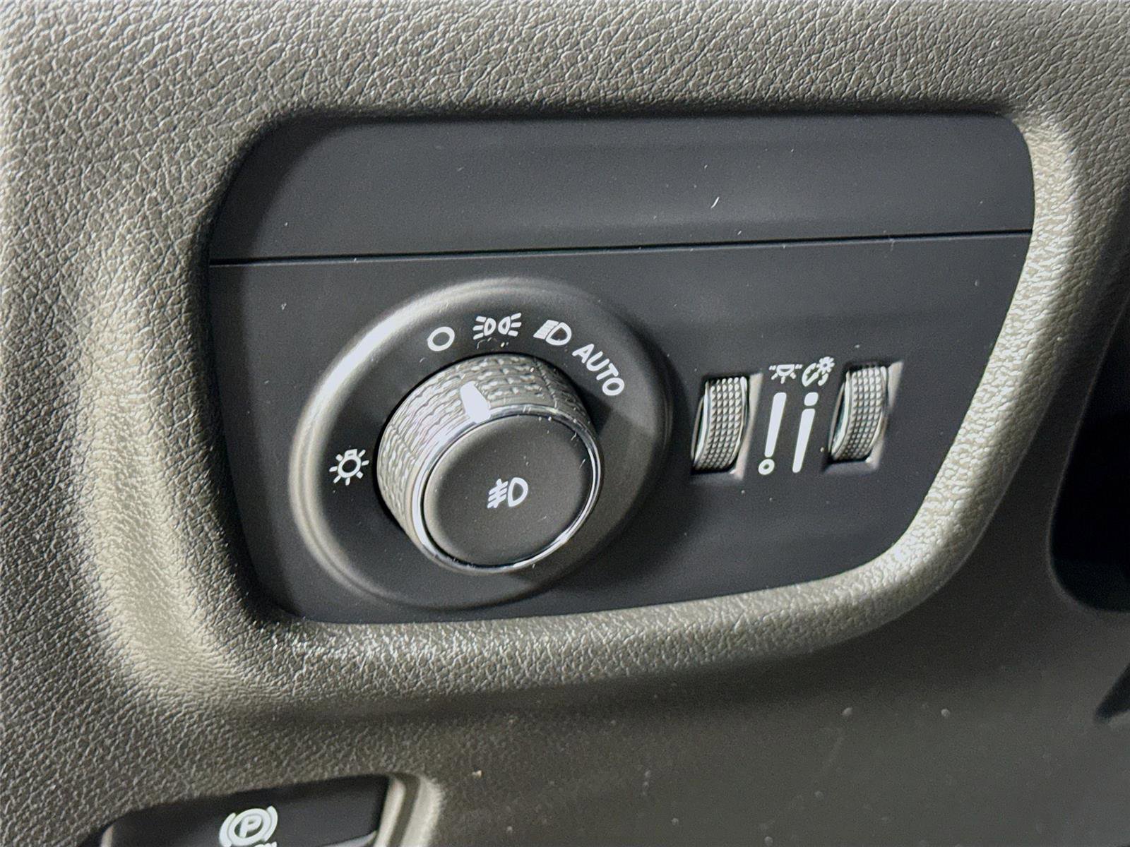 Used 2022 Jeep Grand Cherokee L Limited image 11