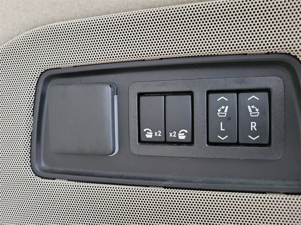 Certified 2022 Cadillac Escalade Premium Luxury Platinum image 8