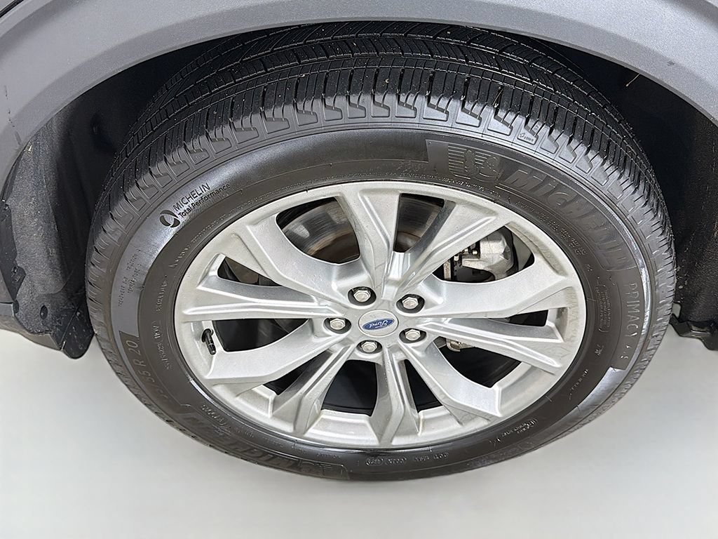 Used 2024 Ford Explorer XLT w/ Equipment Group 202A AWD/4WD image 18