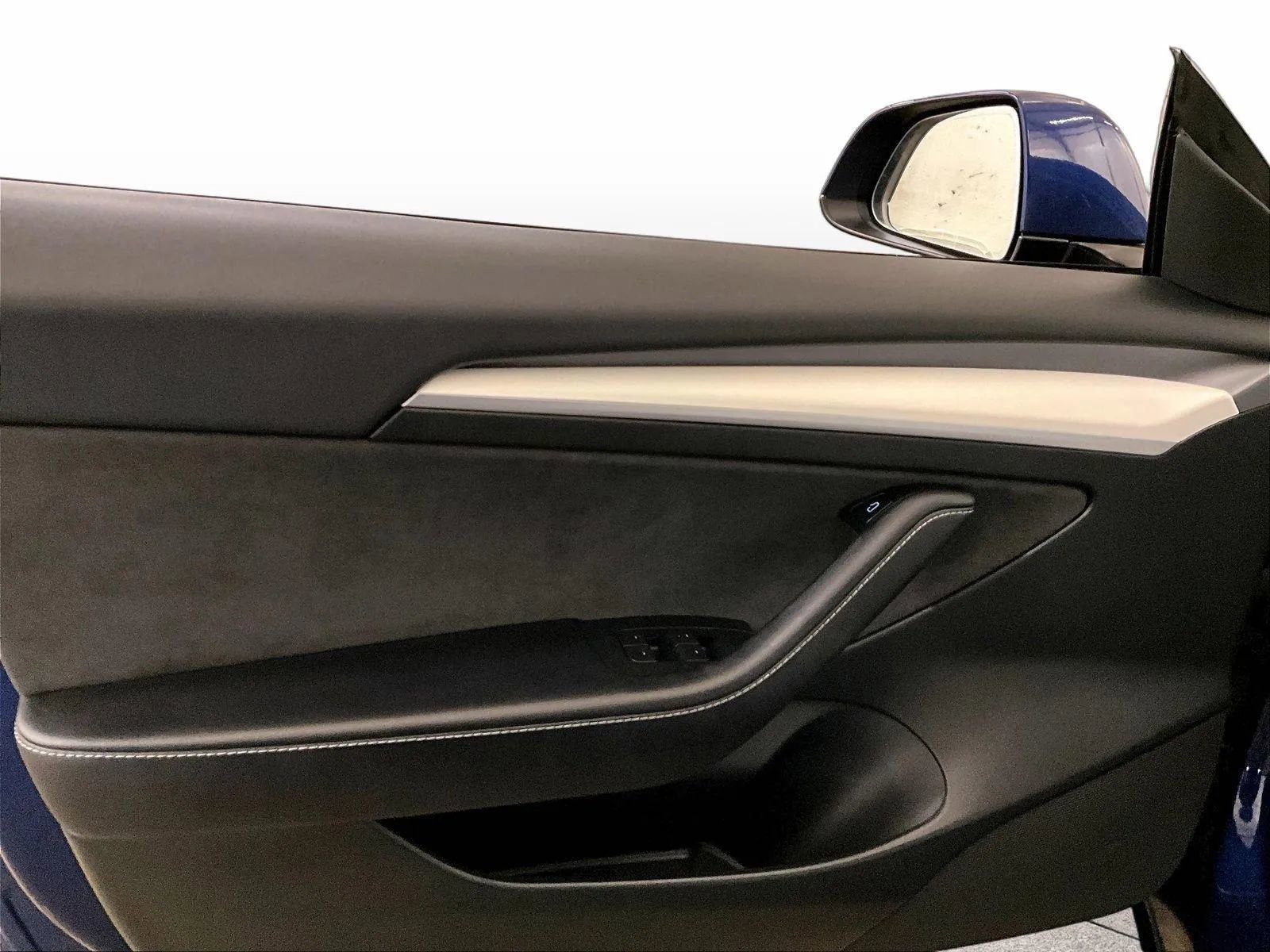 Used 2023 Tesla Model 3 Standard Range image 22