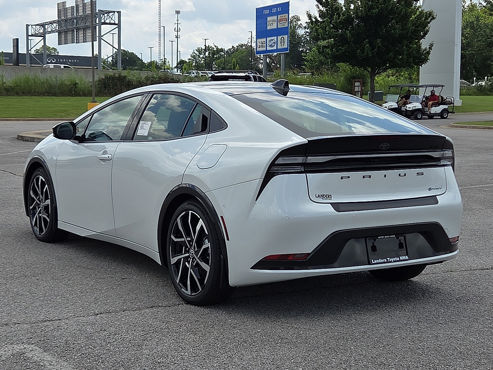 New 2026 Toyota Prius Plug-In Hybrid FWD image 3