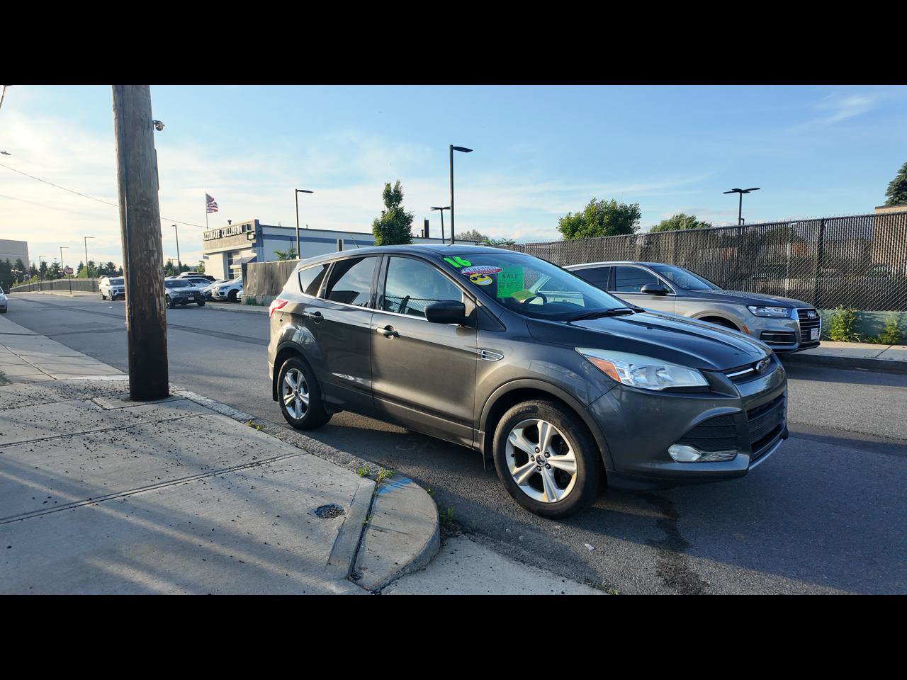 Used 2016 Ford Escape SE w/ SE Cold Weather Package AWD/4WD image 1