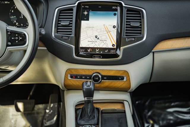 Certified 2022 Volvo XC90 T6 Momentum w/ Climate Package image 20