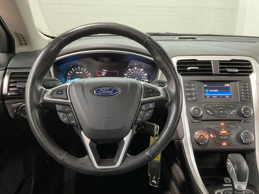 Used 2015 Ford Fusion SE w/ Equipment Group 201A FWD image 8