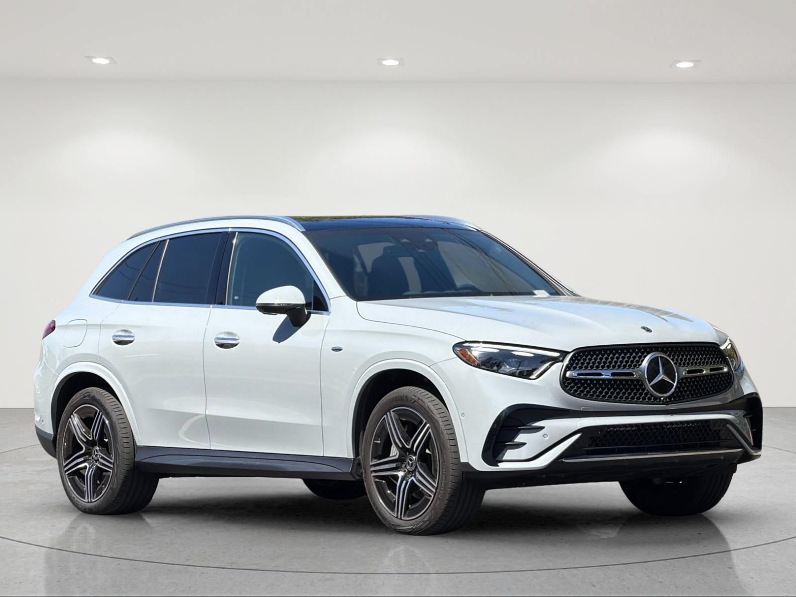 Used 2025 Mercedes-Benz GLC 350e 4MATIC image 7