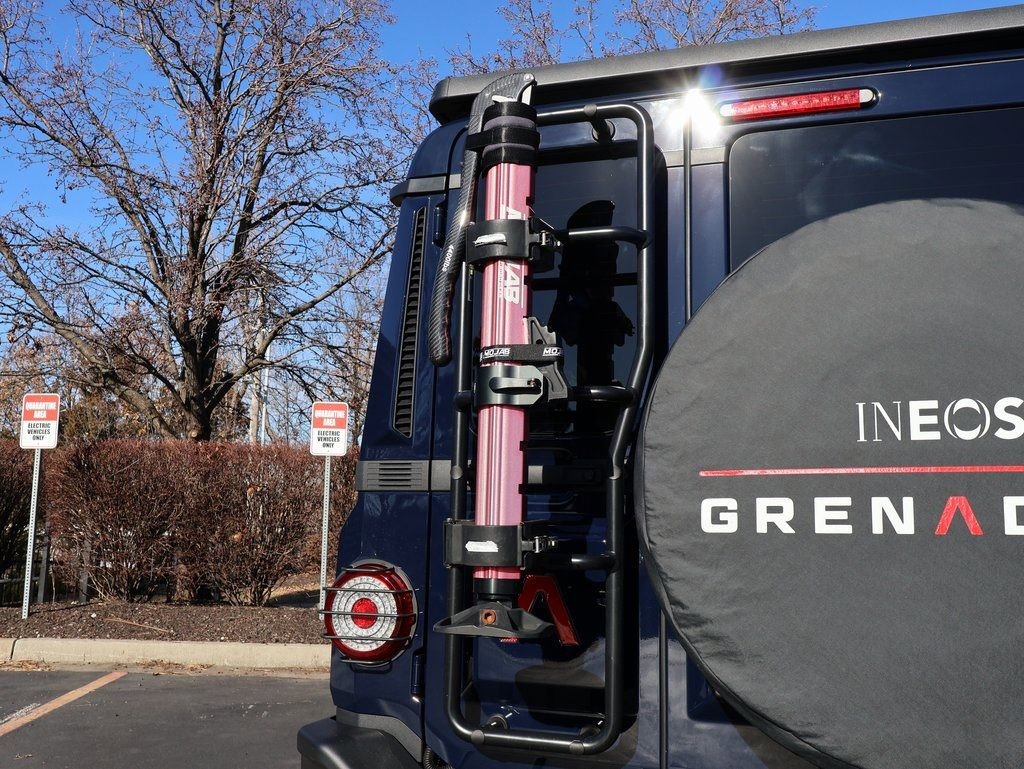 Used 2025 INEOS Grenadier Fieldmaster Edition image 9