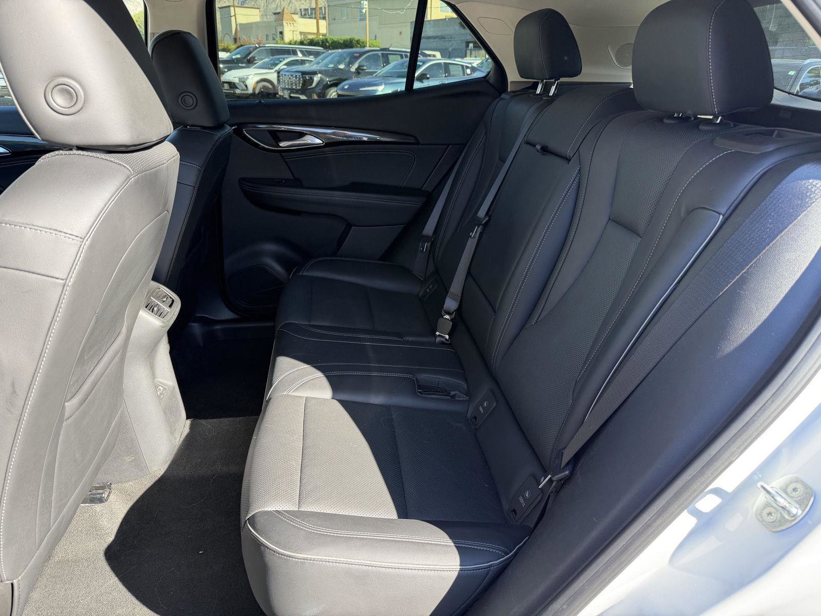 Used 2023 Buick Envision Essence image 7