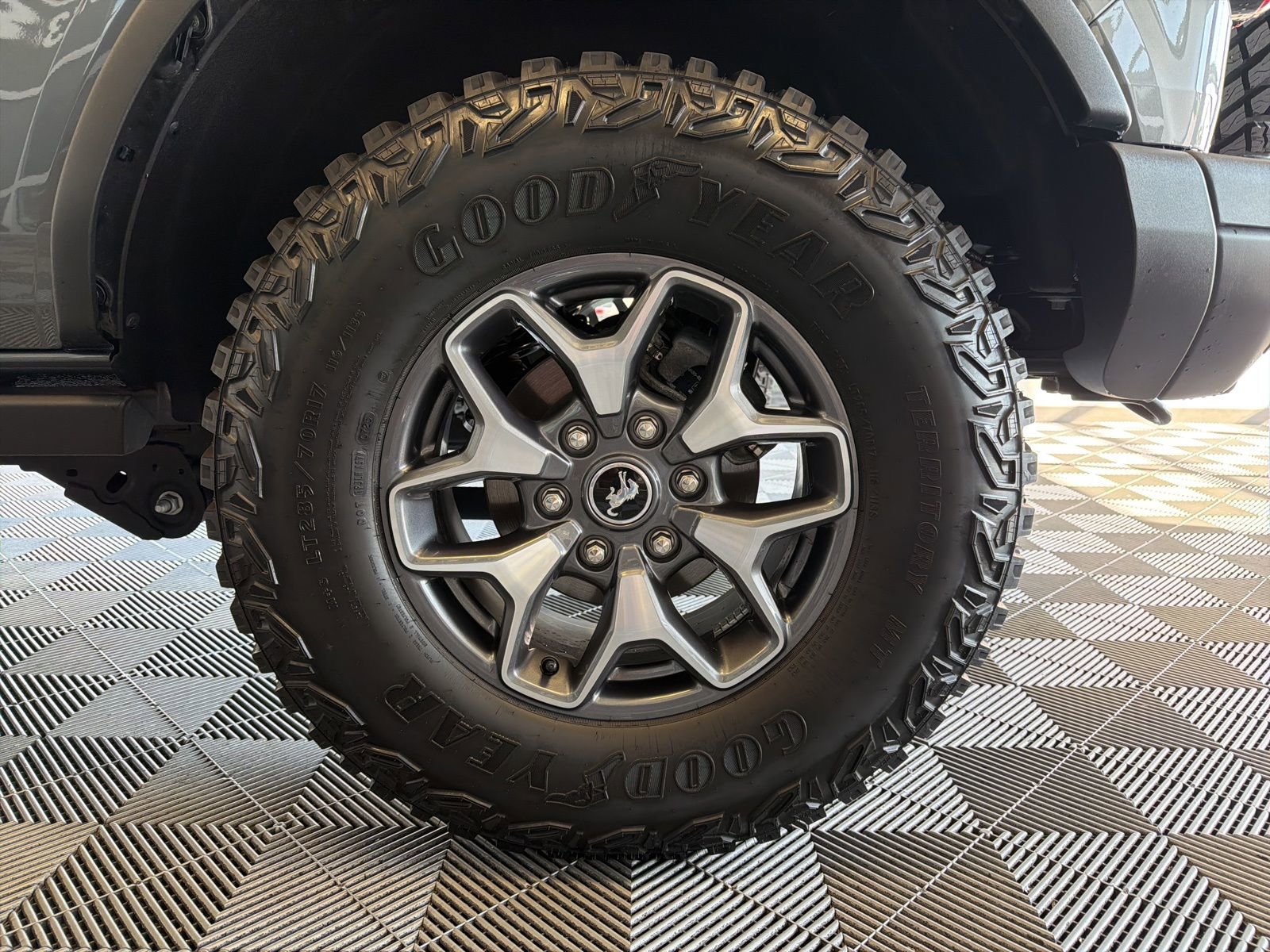 Used 2025 Ford Bronco Badlands image 8