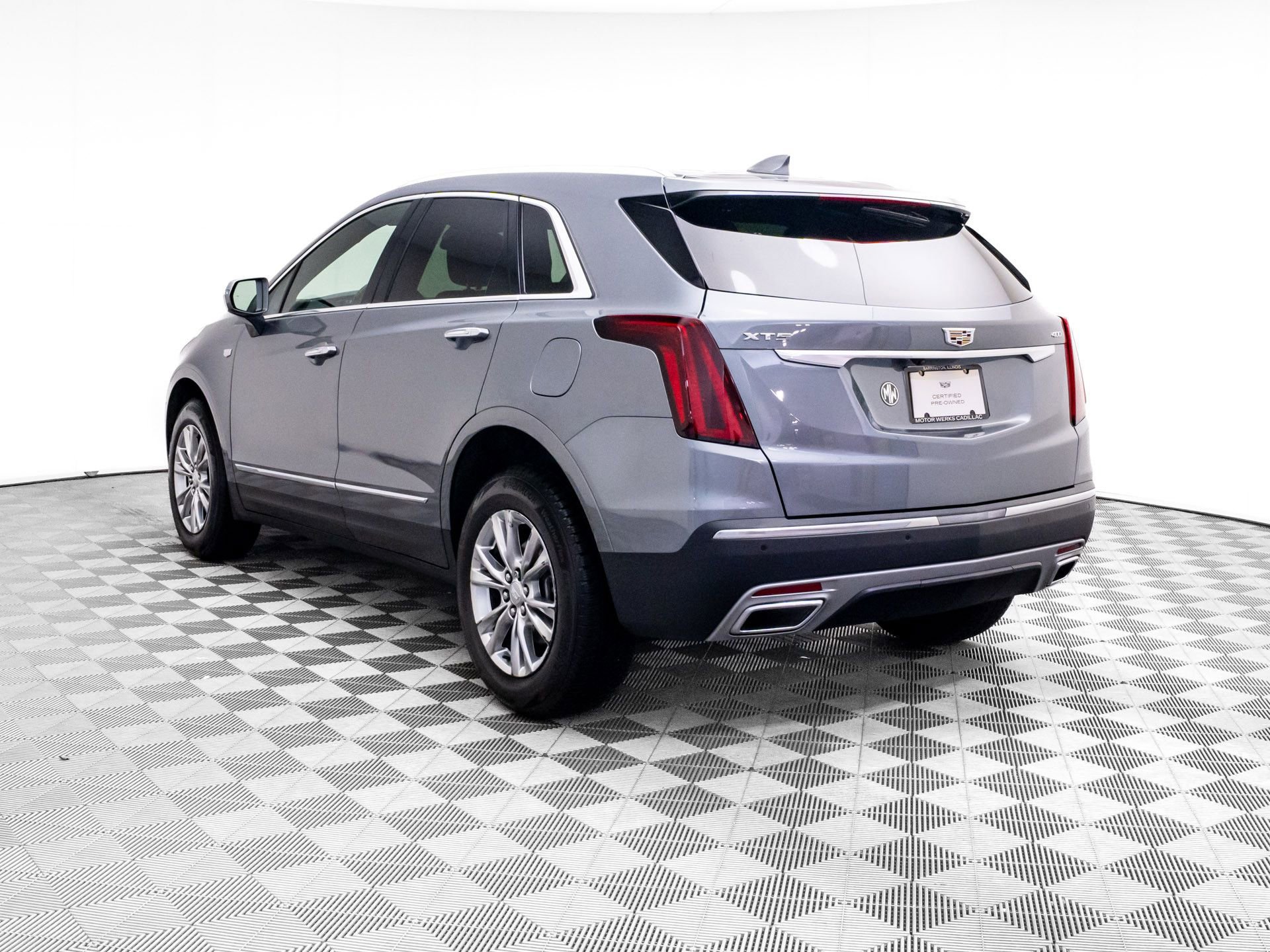 Used 2020 Cadillac XT5 Premium Luxury w/ LPO, Floor Liner Package FWD image 3