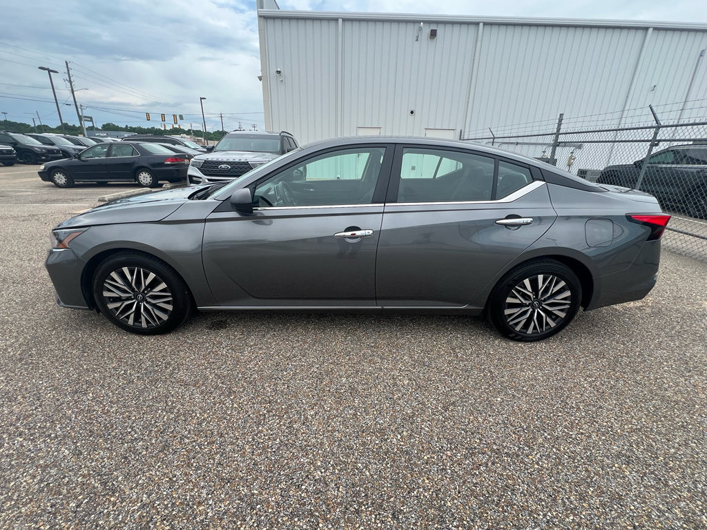 Used 2025 Nissan Altima 2.5 SV FWD image 6
