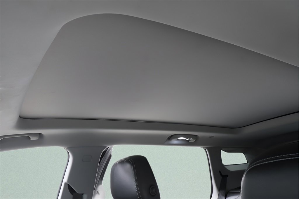 Used 2022 GMC Terrain SLT w/ Tech Package image 9