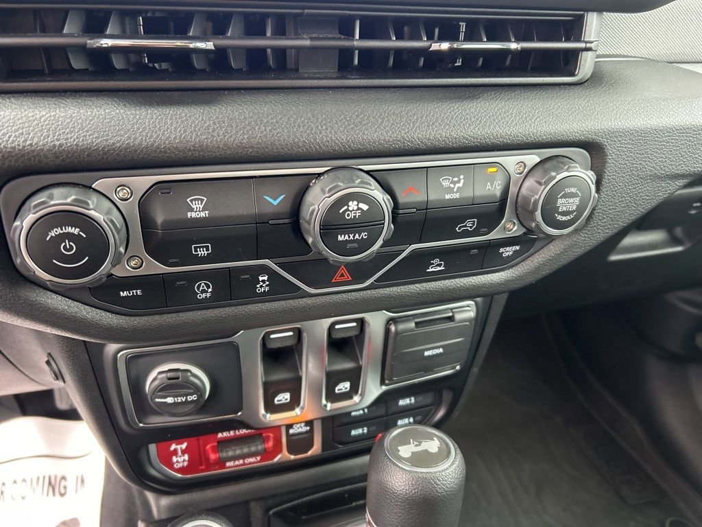 Used 2025 Jeep Wrangler Sport image 14